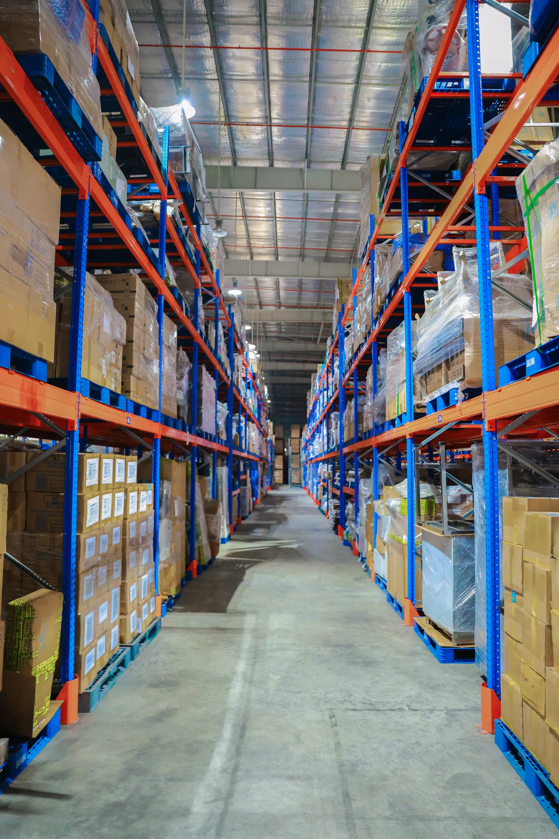 Wide aisle between storage units