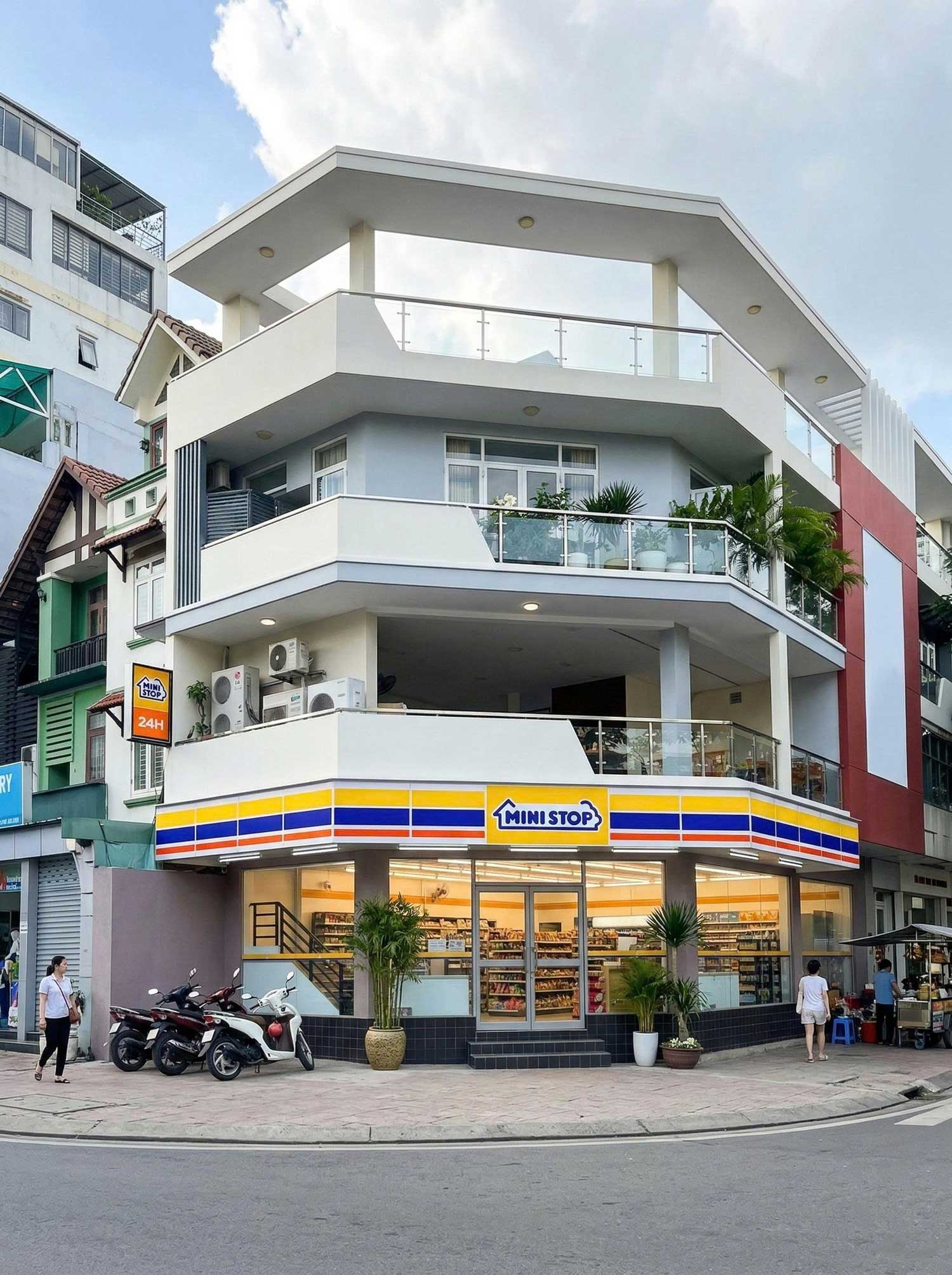 Storage locker at ministop 6
